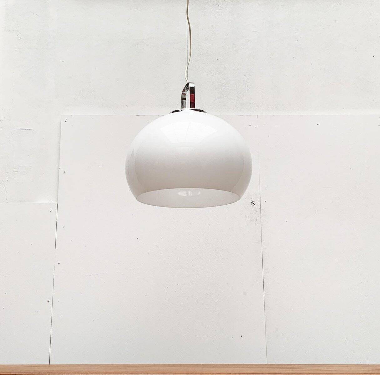 Zurich suspension lamp from the Italian space age of the mid-century by Luigi Massoni for Guzzini.