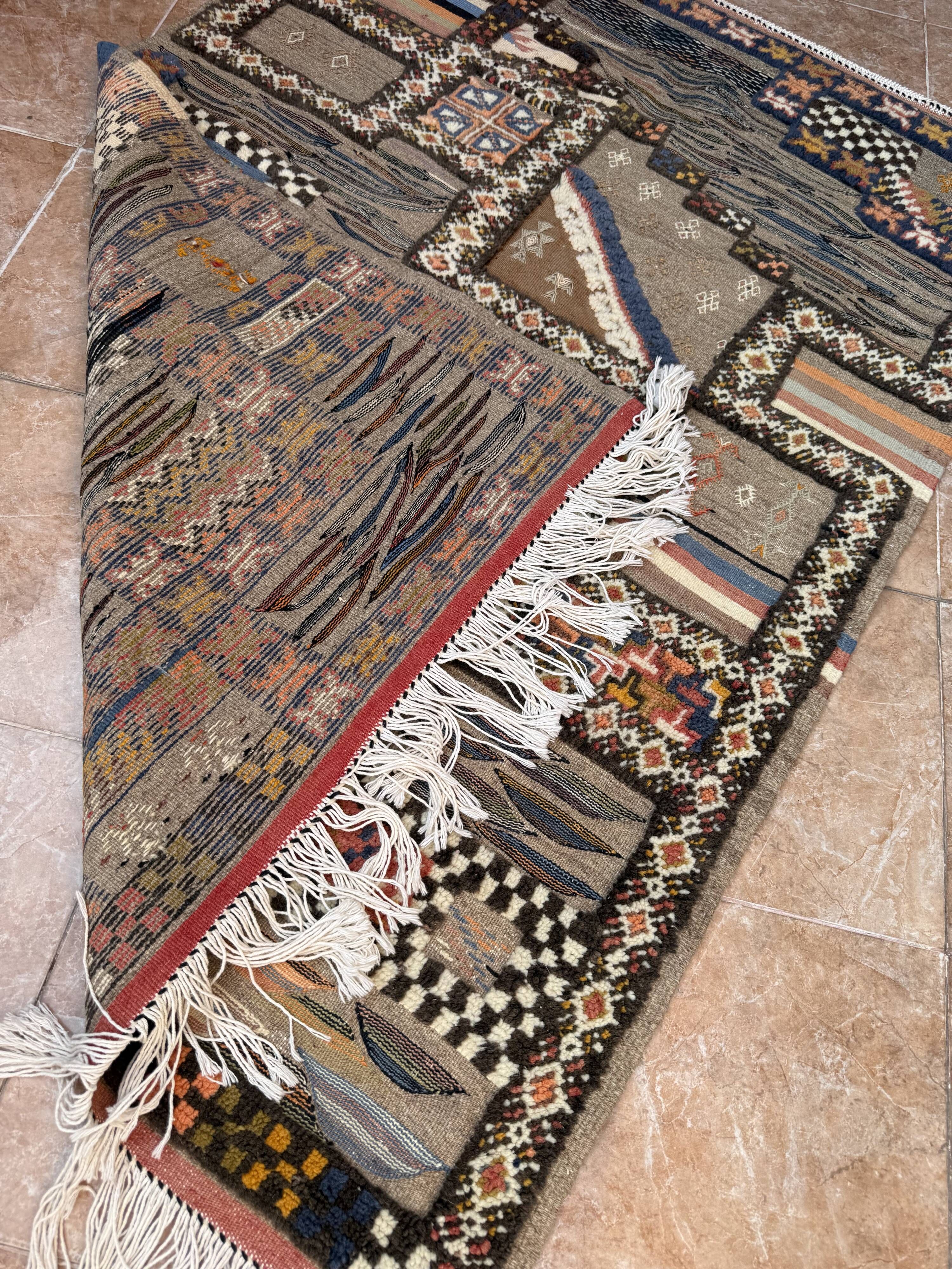 Handmade Berber Kilim rug: Moroccan wall decoration 160 cm x 110 cm
