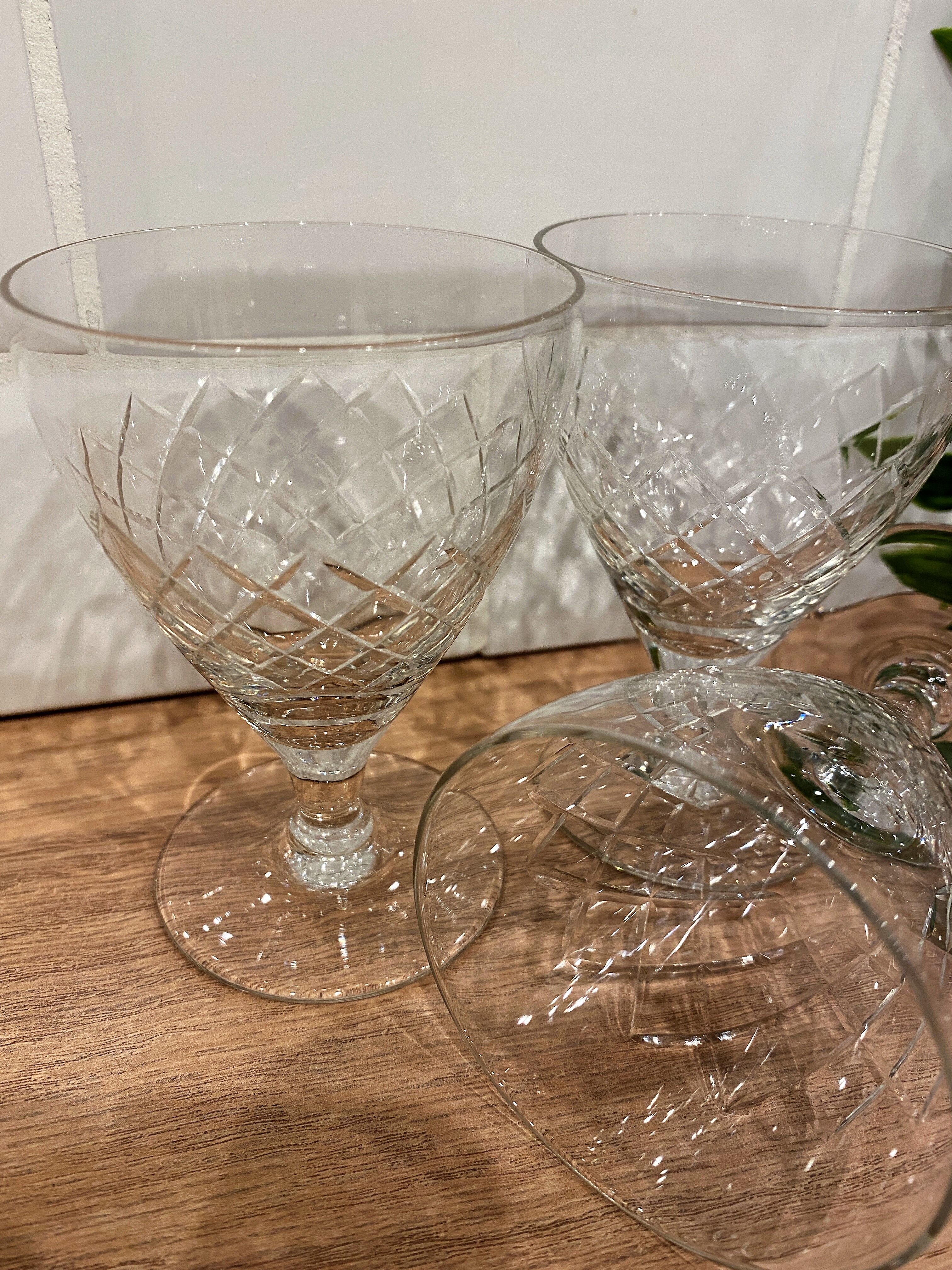 Set of 4 wine glasses in cut glass