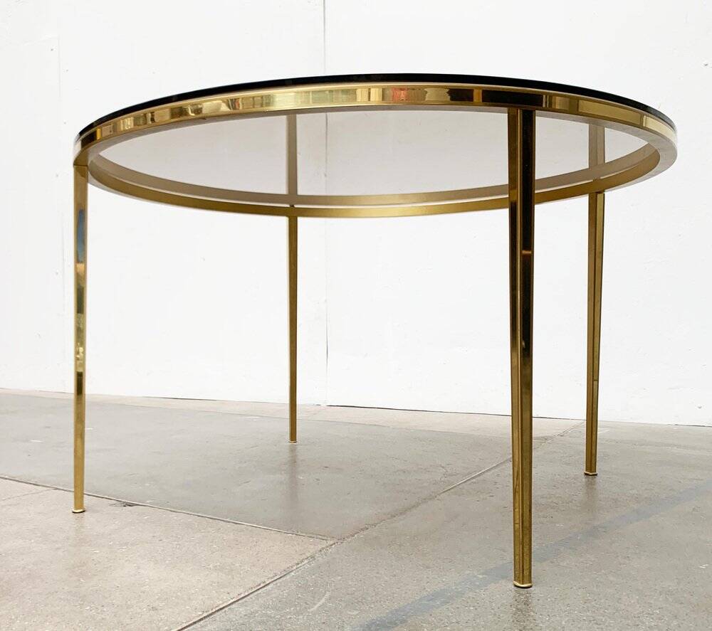 Mid-century Hollywood Regency style coffee table in brass and glass, made in Germany by Vereinigte Werkstätten, 1960s.