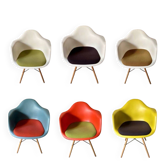 Lot de fauteuils eames vitra avec accoudoirs (6)