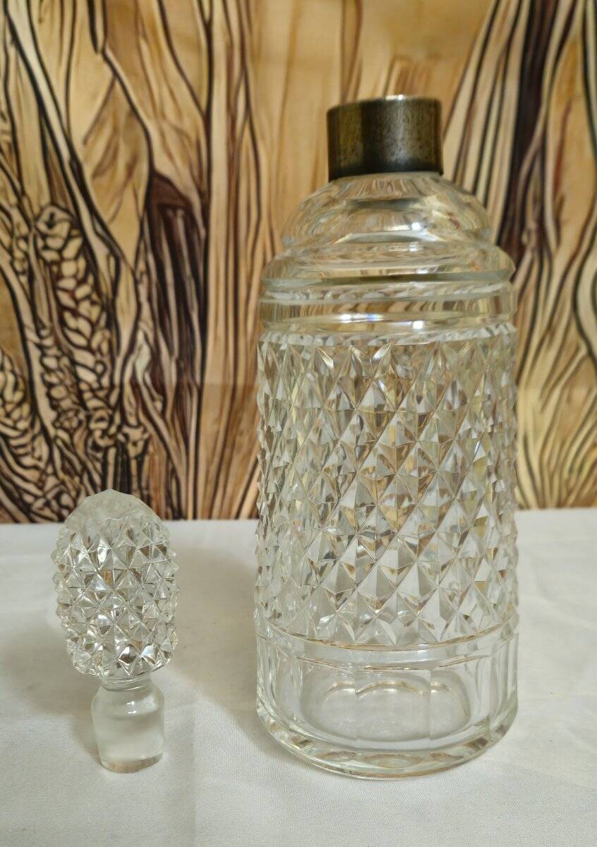 Cut crystal whisky carafe with stopper, Baccarat style.