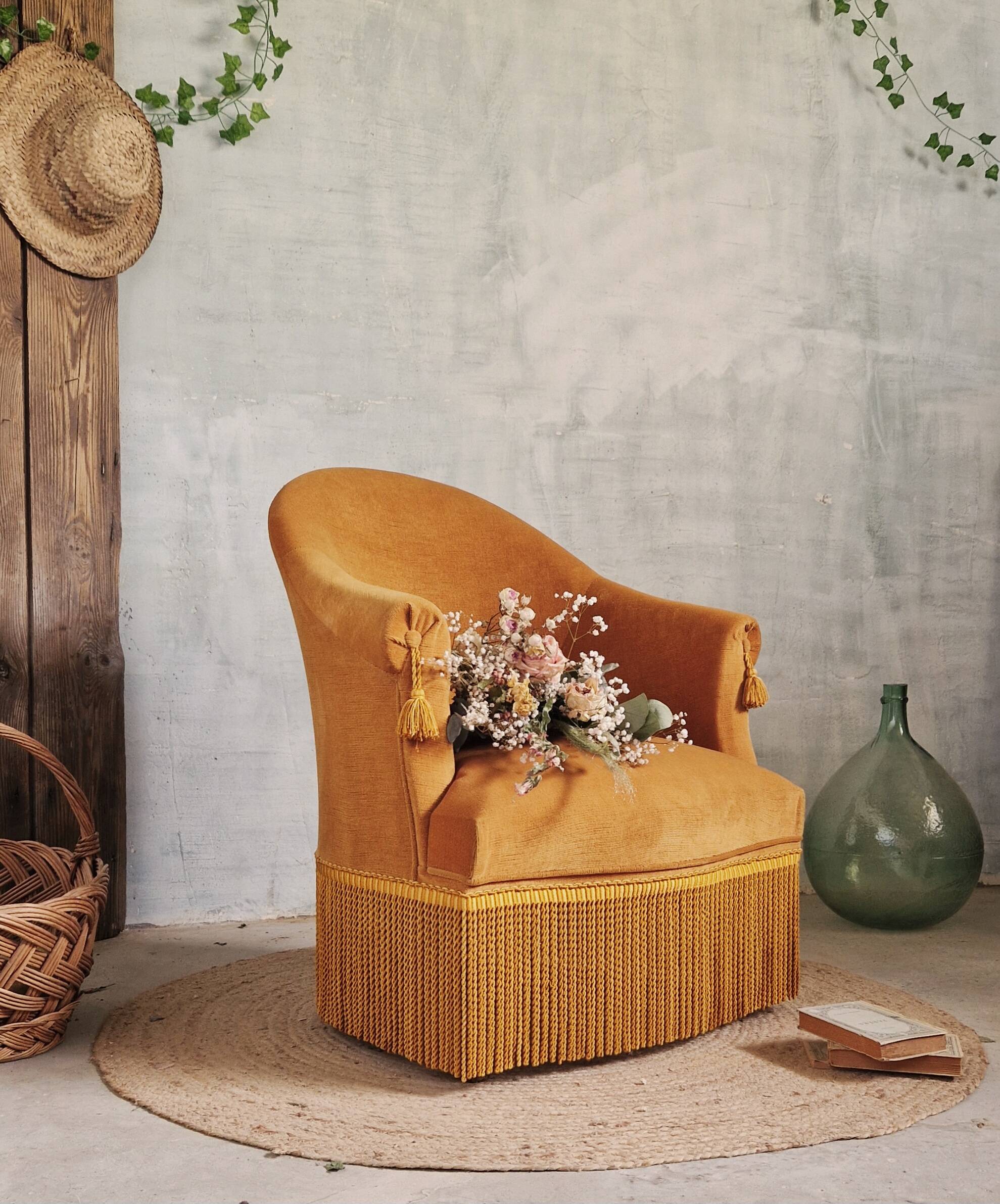 Pretty toad chair