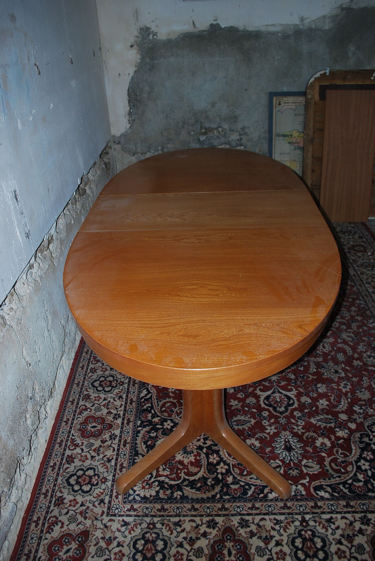 Baumann oval table expandable