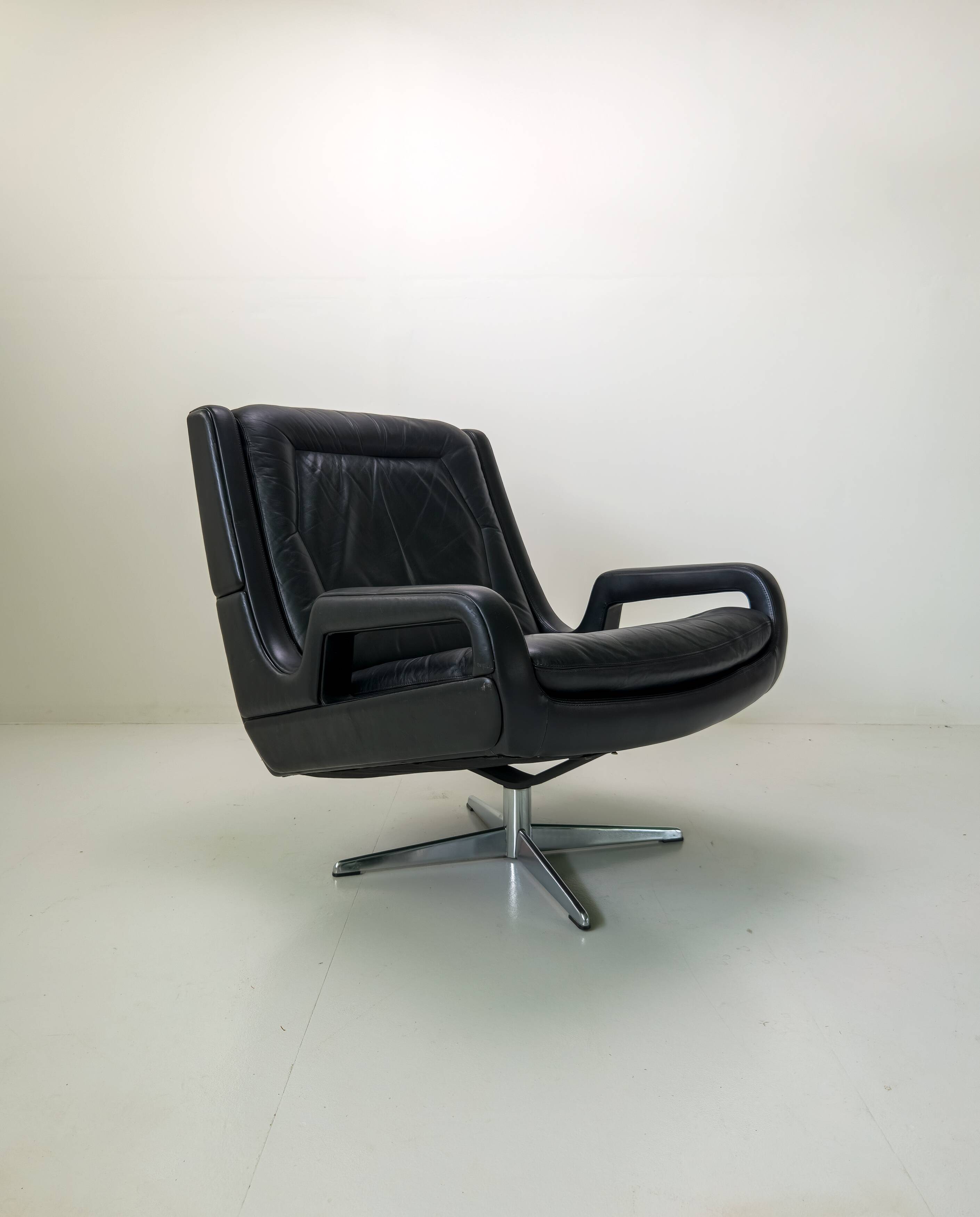 Carl Straub swivel armchair – 1960s/70s