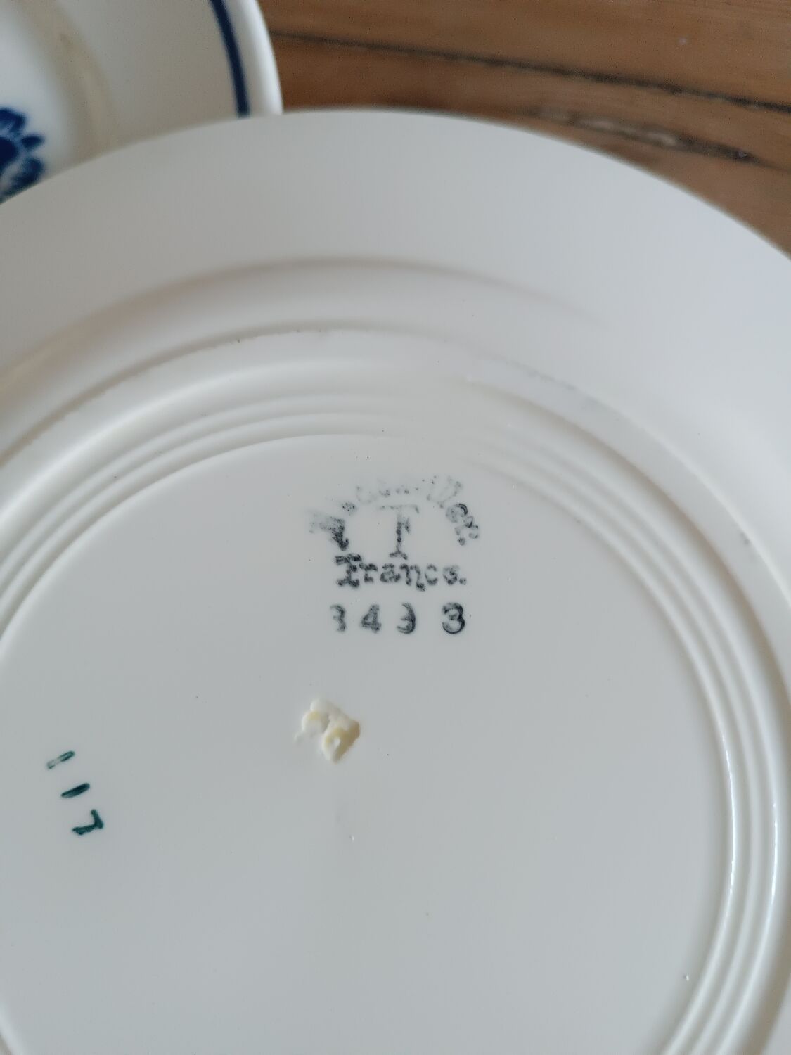 Set of 6 vintage earthenware plates