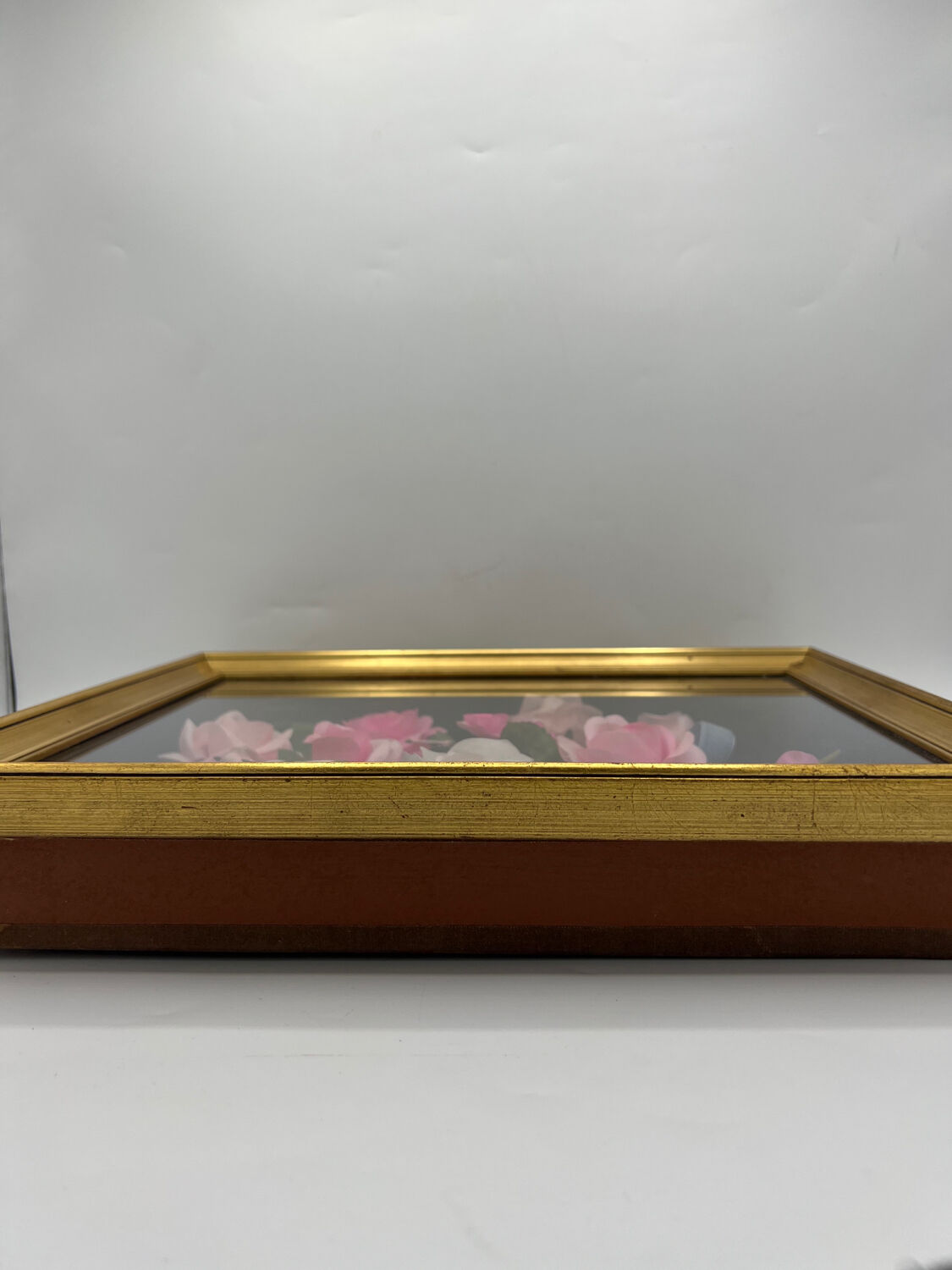 Vintage showcase frame