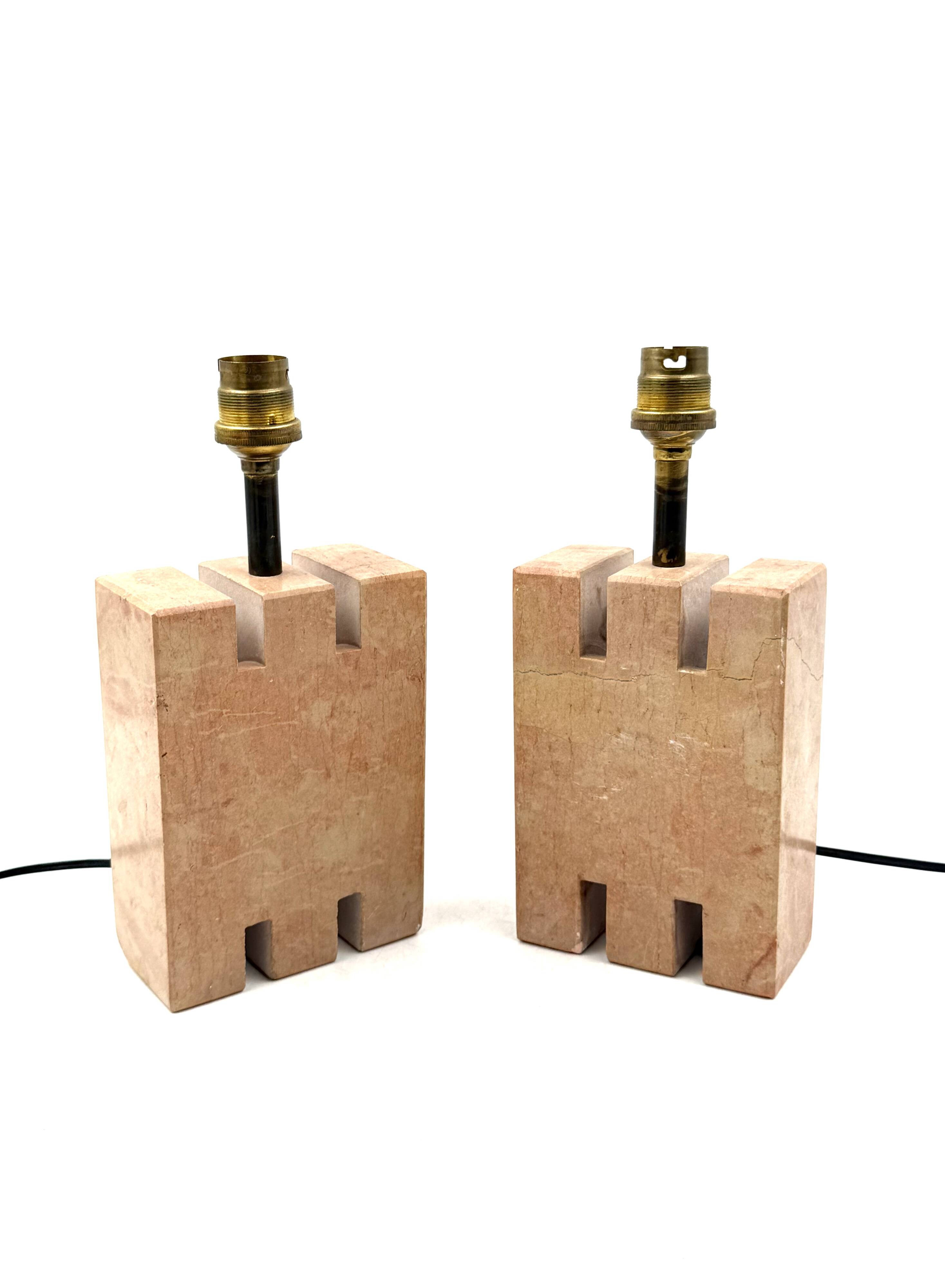 Ensemble de 2 lampes de table en marbre rose Hollywood Regency, France années 1970