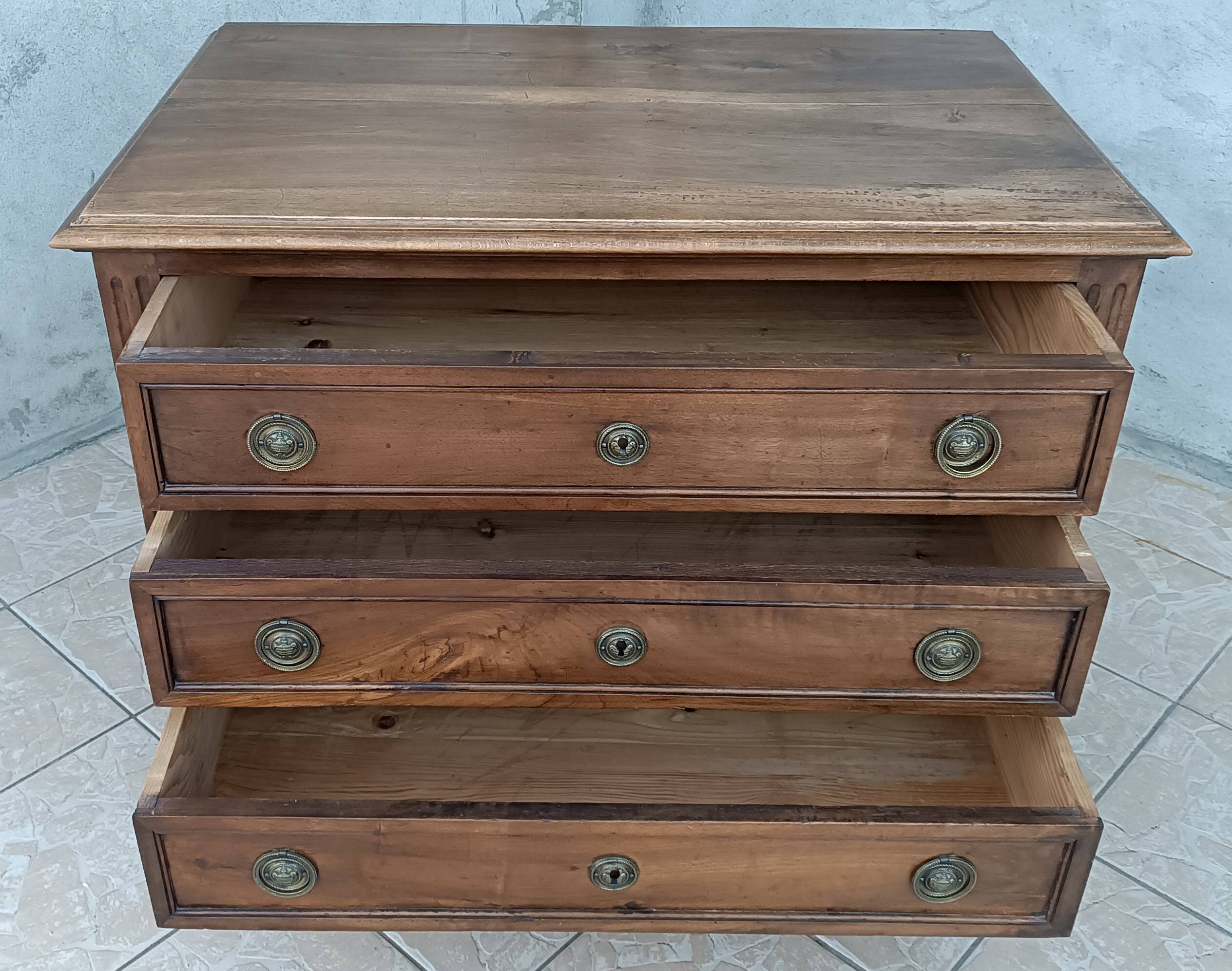 Louis XVI chest of drawers in walnut, 19th century
