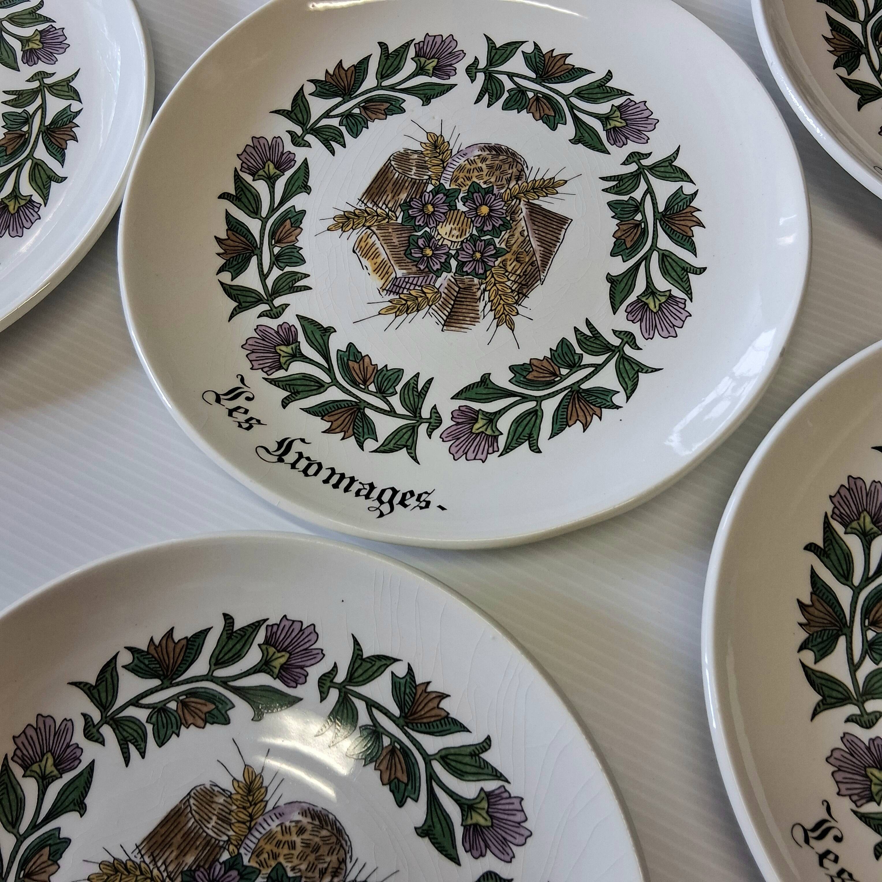 6 cheese plates in earthenware from Gien in good condition.