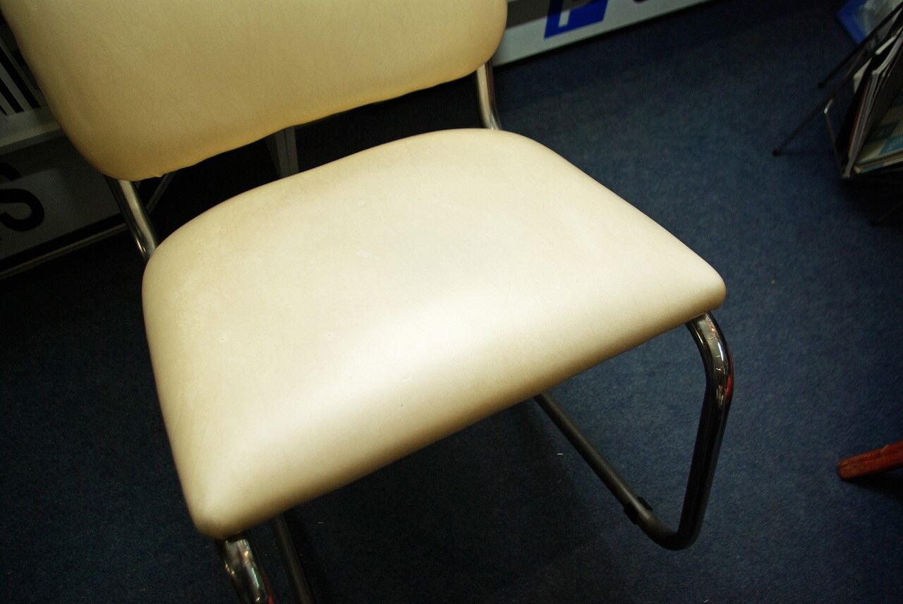 Suite de 6 chaises années 70