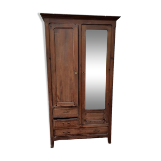 Armoire parisienne