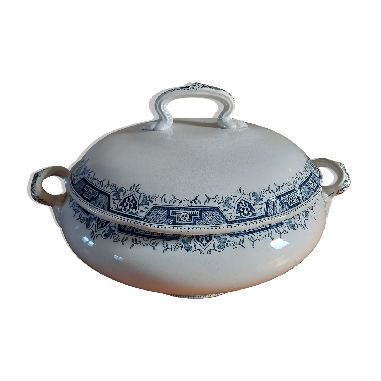 Iron earth soup tureen