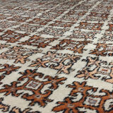 Handmade woolen Persian carpet - 256 x 360 cm