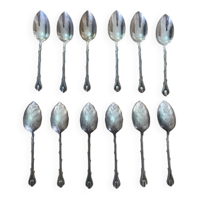 12 cuillères à moka en métal argenté