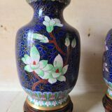 Paire de vases chinois en émail cloisonné + socles