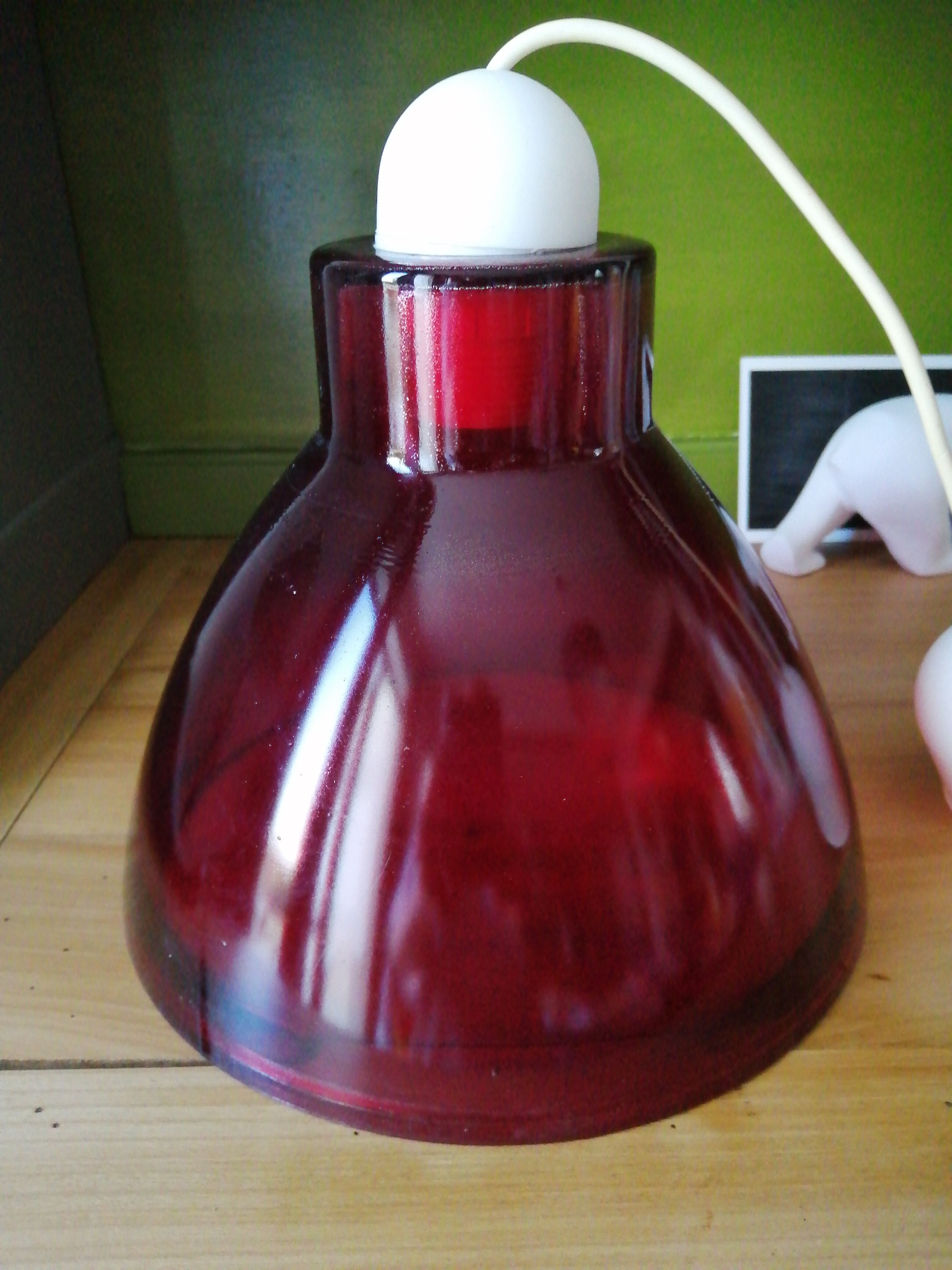 Lot of 2 red glass hanging