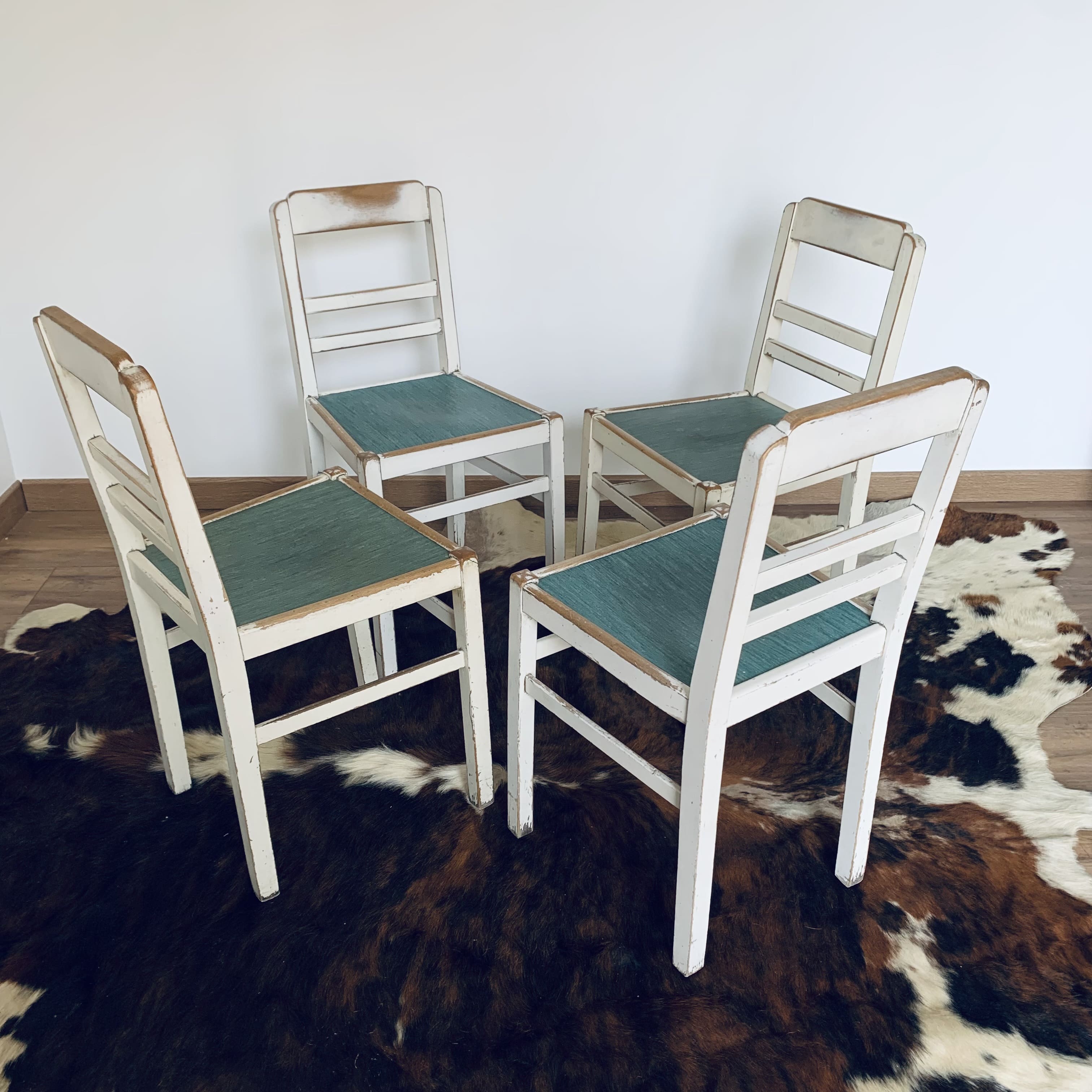 Series of 4 vintage chairs