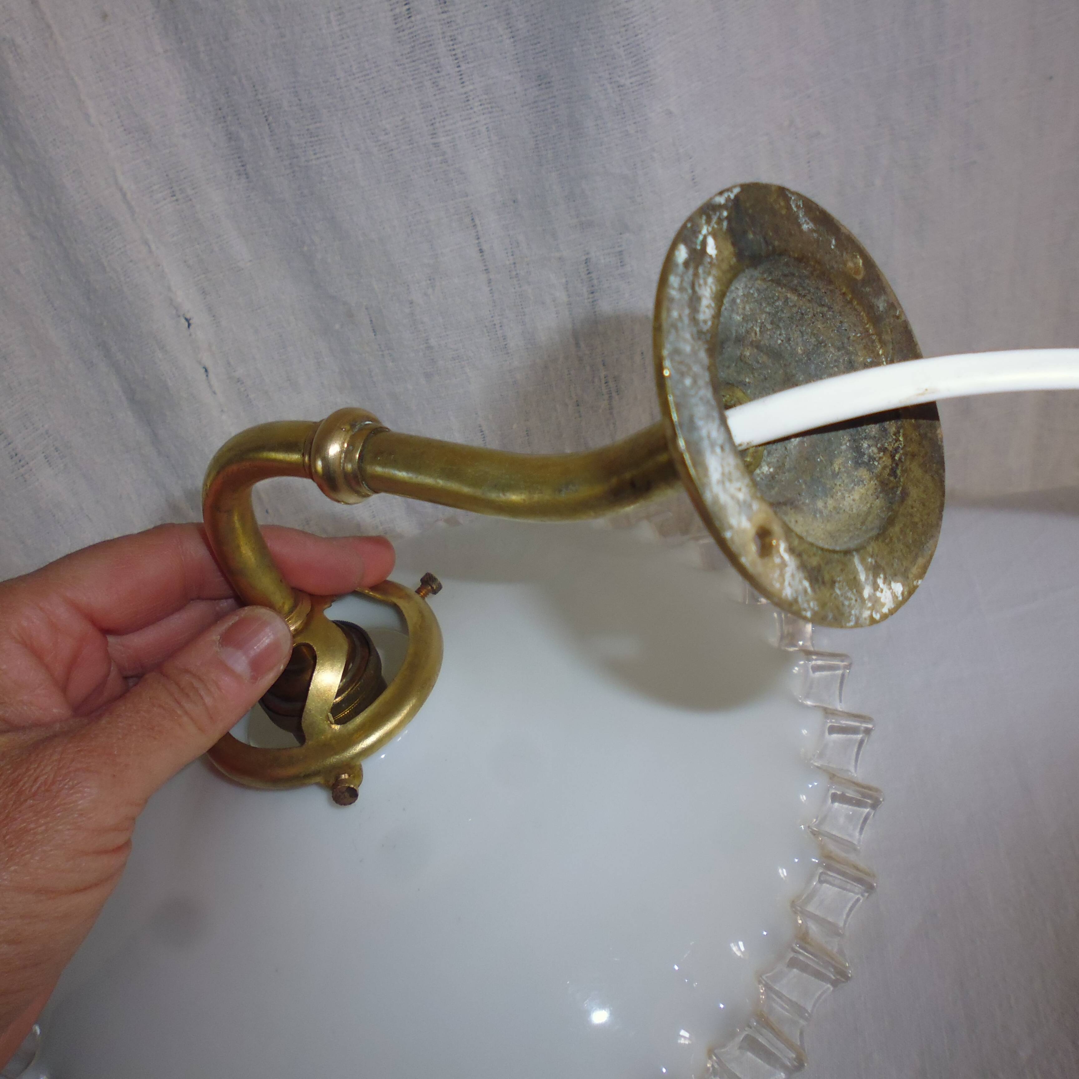 Swan collar sconce