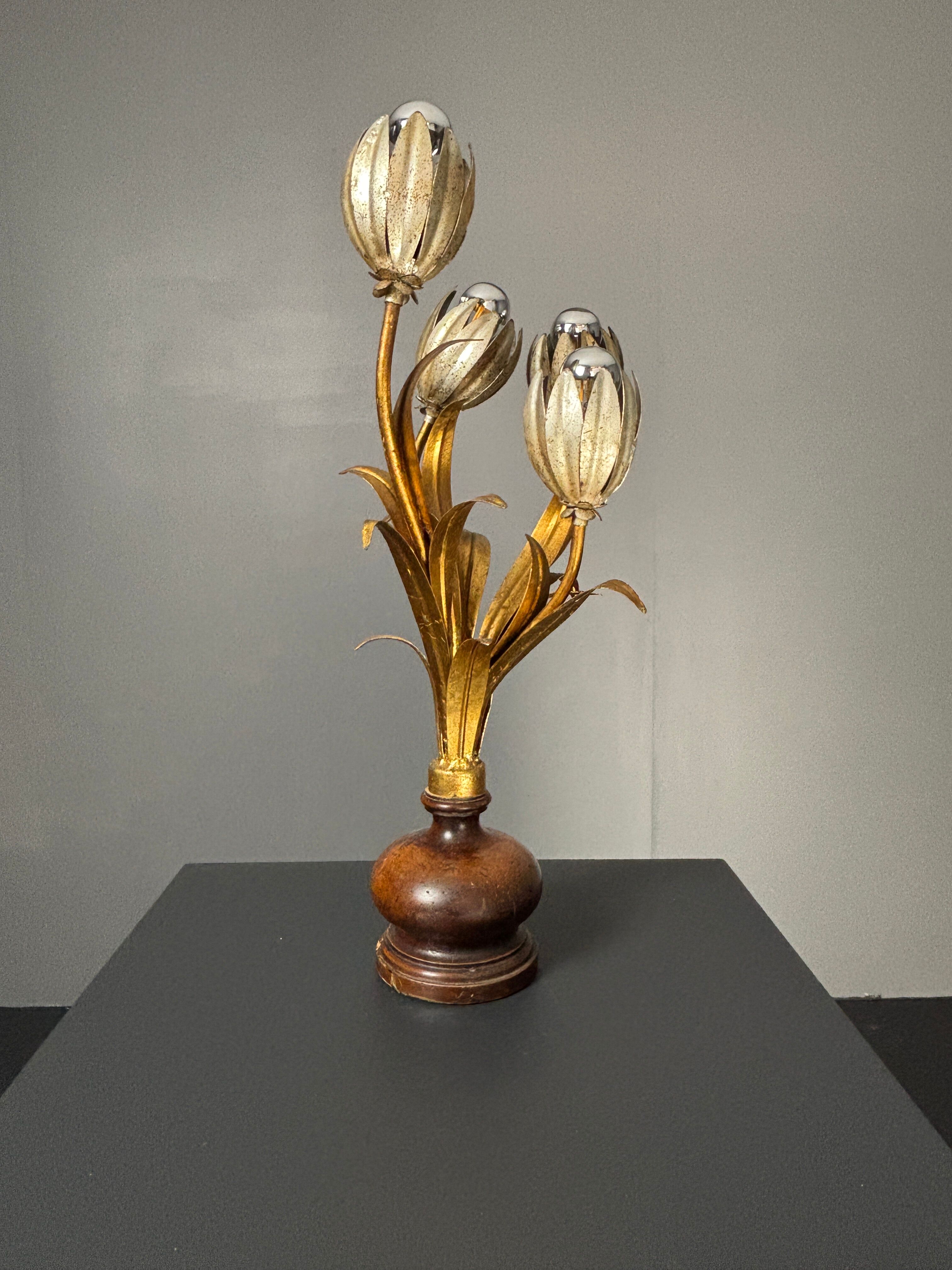 Midcentury Hollywood Regency Florentine gilt metal flower table lamp, 60s.