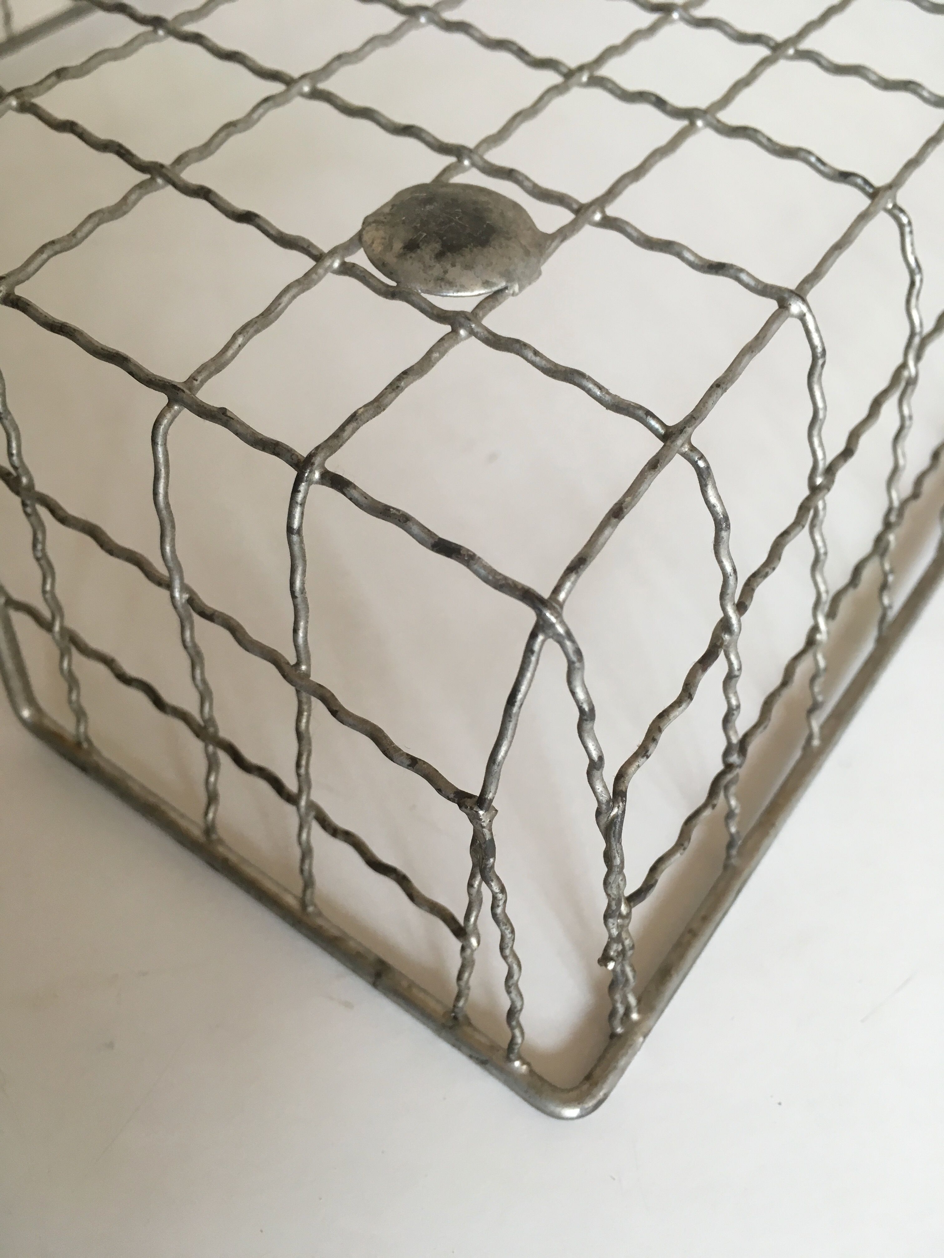 Banette range courier in  metal wire 60s