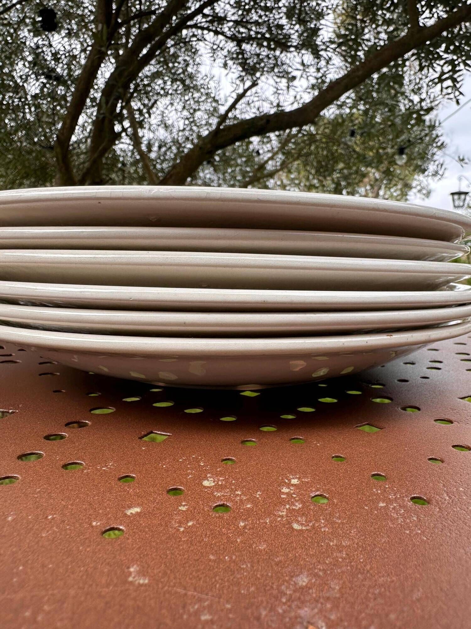 Gien earthenware plates with thistle decoration, set of 6.