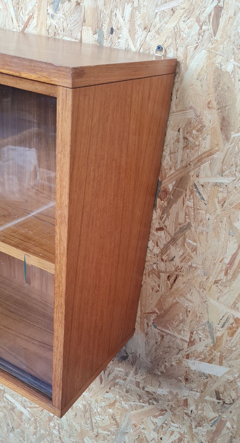 Scandinavian showcase shelf