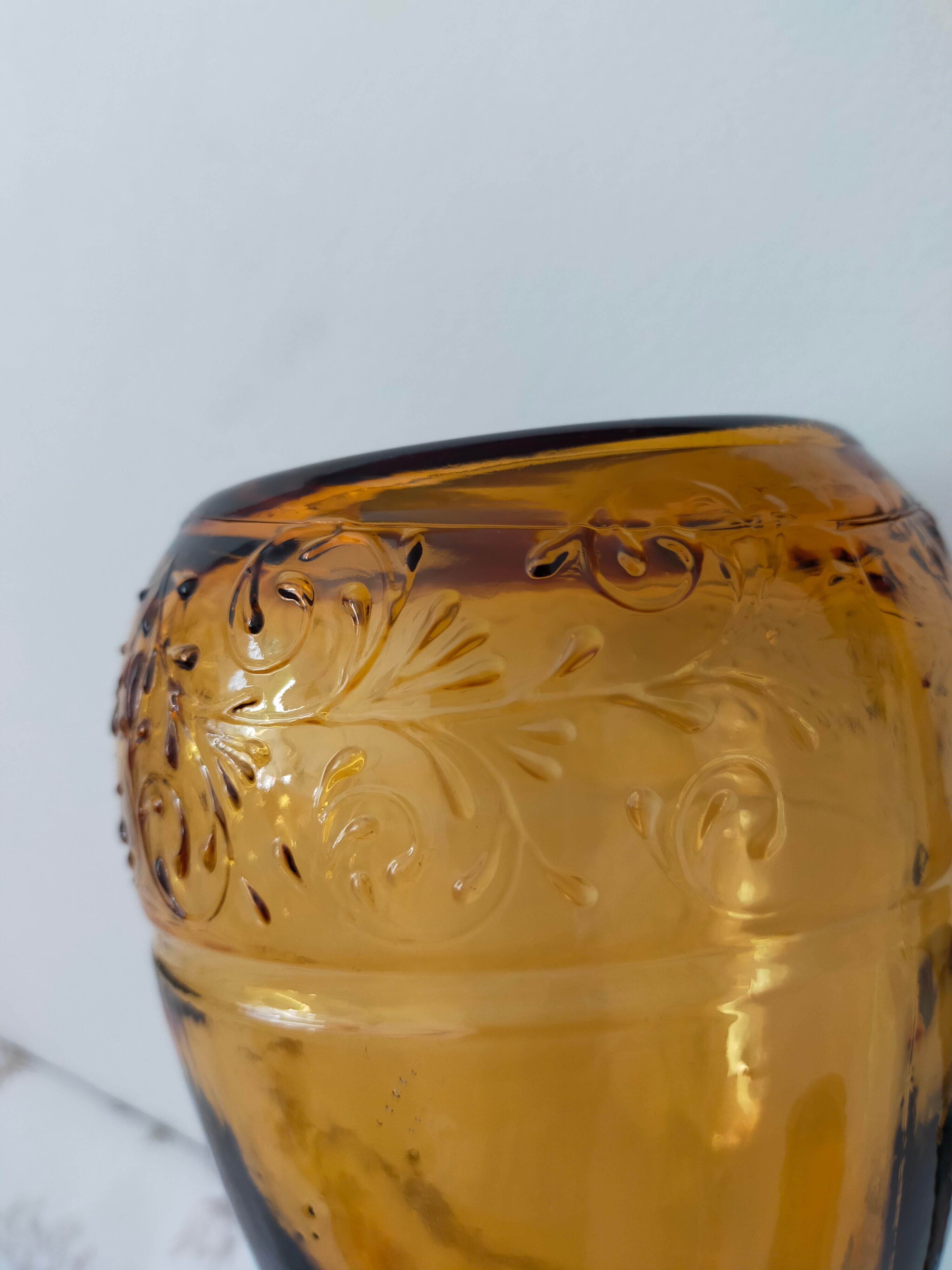 Cruche vintage à eau verre ambré  fabriquée en italie  des années 60/70