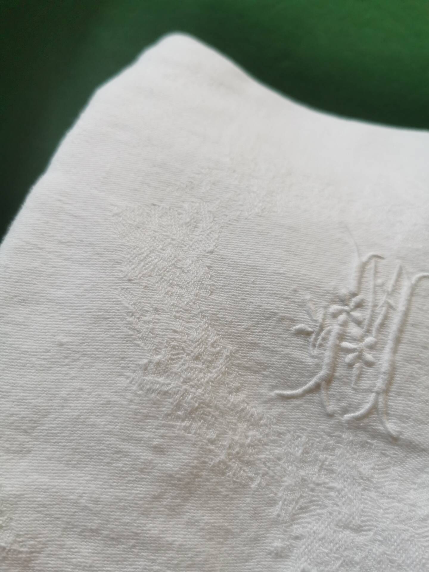 Set of 12 table napkins and an old damask linen tablecloth mono