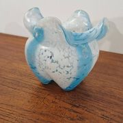 Vase en pâte de verre bleu et blanc