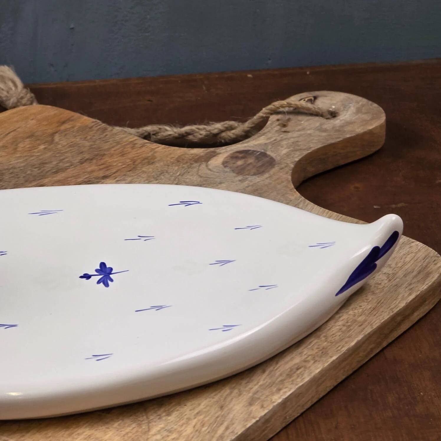 Plat à foie gras en céramique – décor bleu et blanc, forme canard
