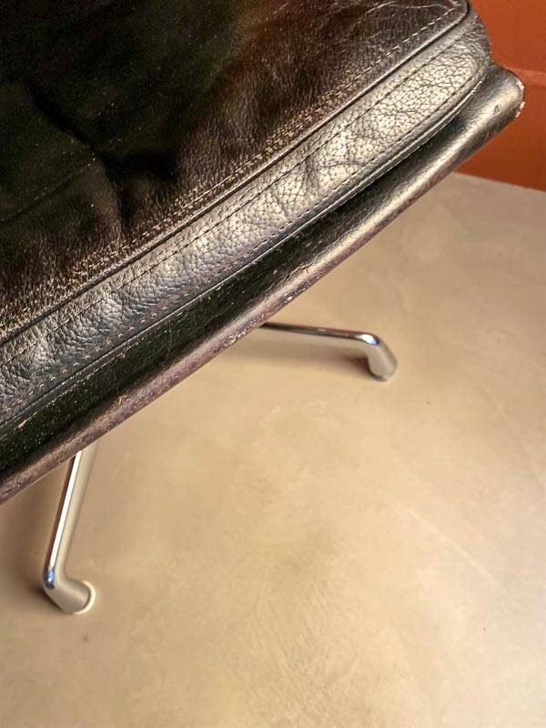 EA 216 armchair Herman Miller old edition