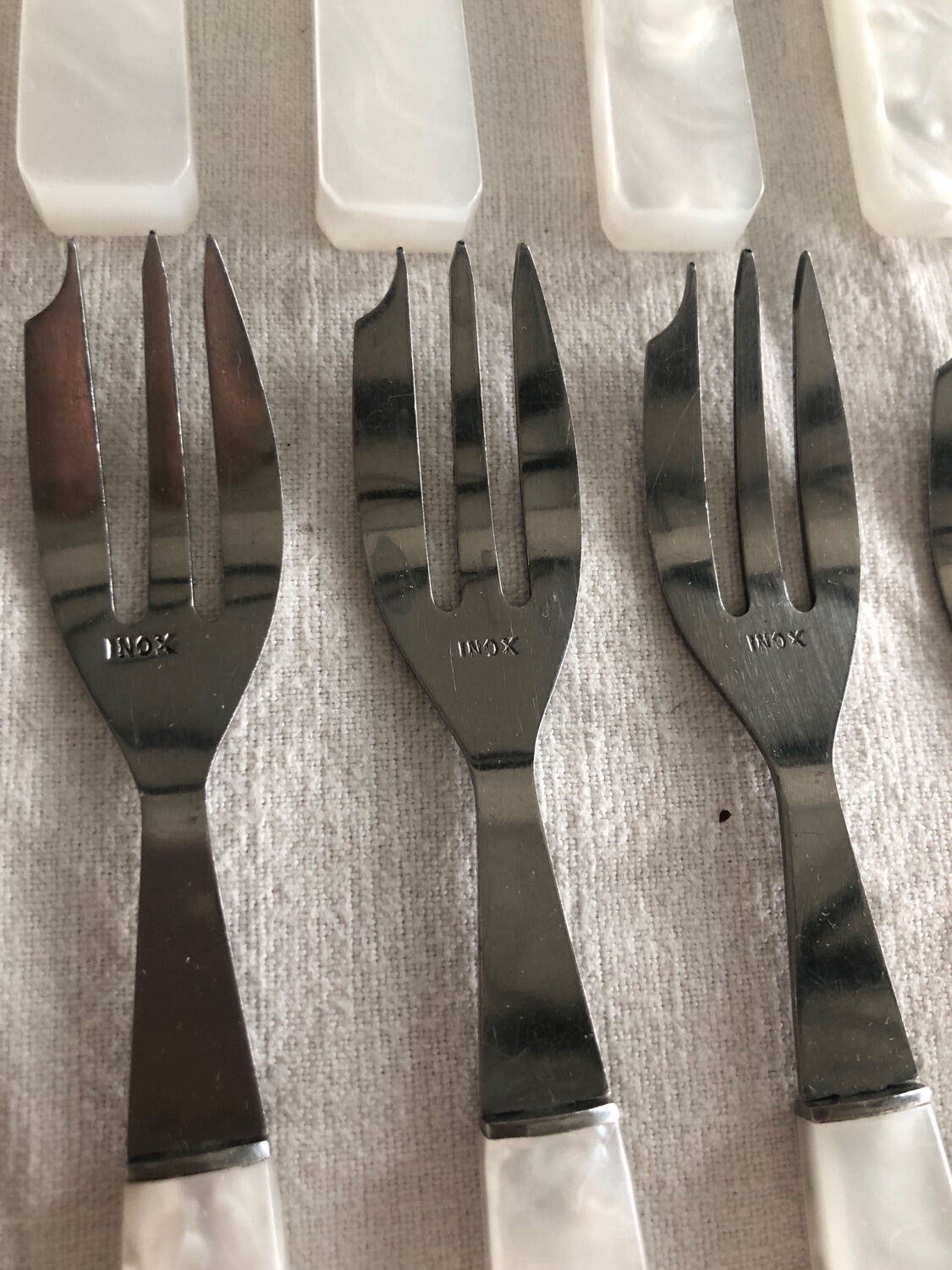 12 fourchettes à dessert manche plastique nacré blanc