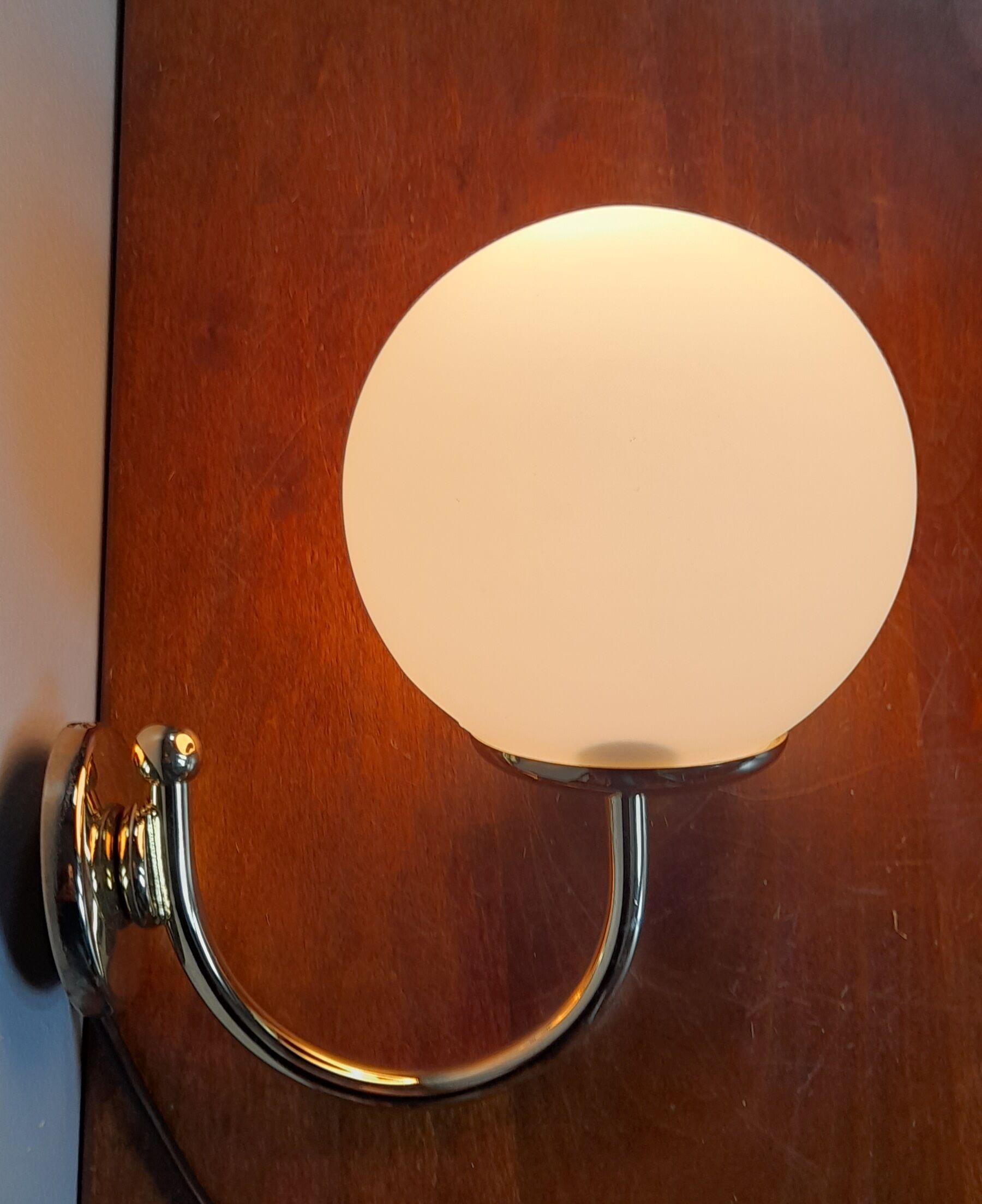 Applique murale opaline blanche métal doré Italie années 80)