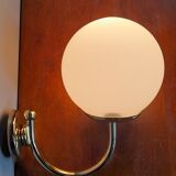 White opaline wall lamp, gilded metal - Italy (80s)