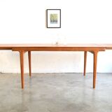 Table par Johannes Andersen à rallonges « papillon »