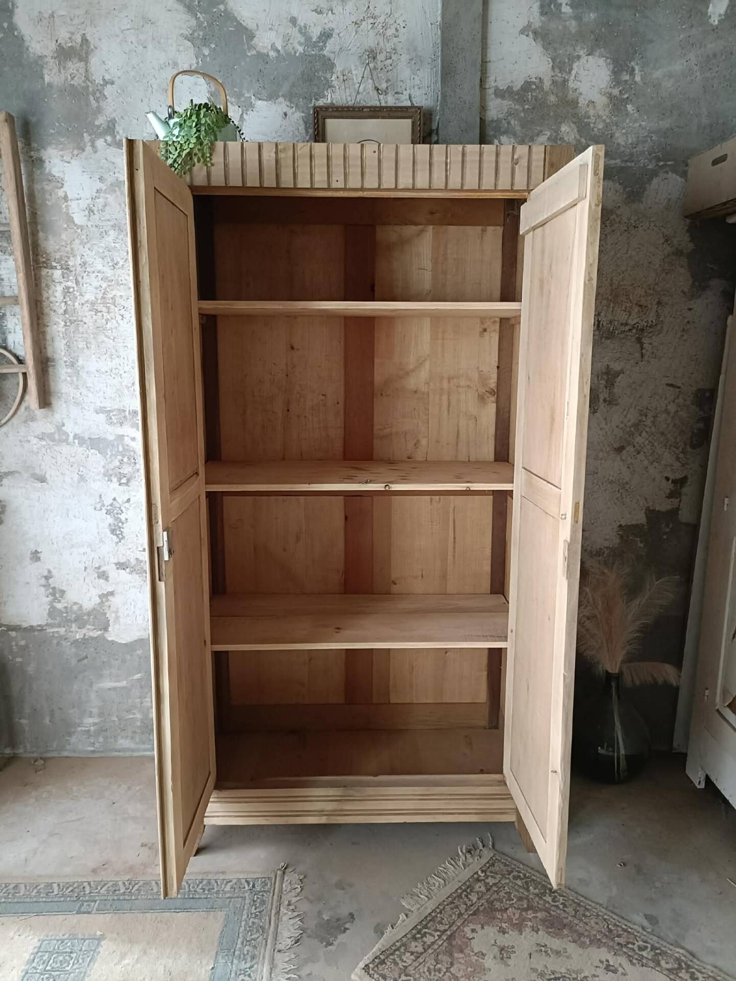 Armoire parisienne 