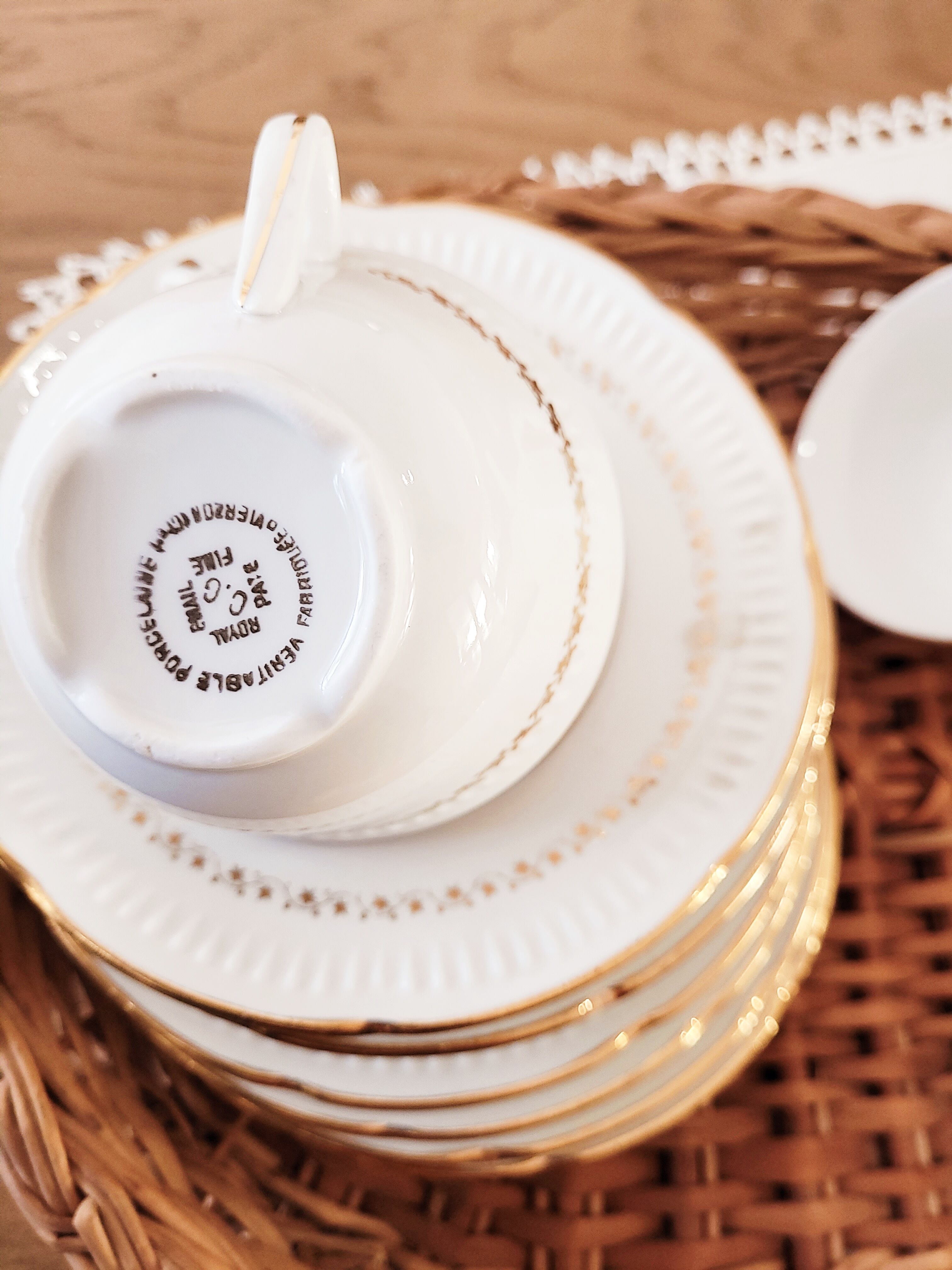 cups and saucers porcelain Vierzon