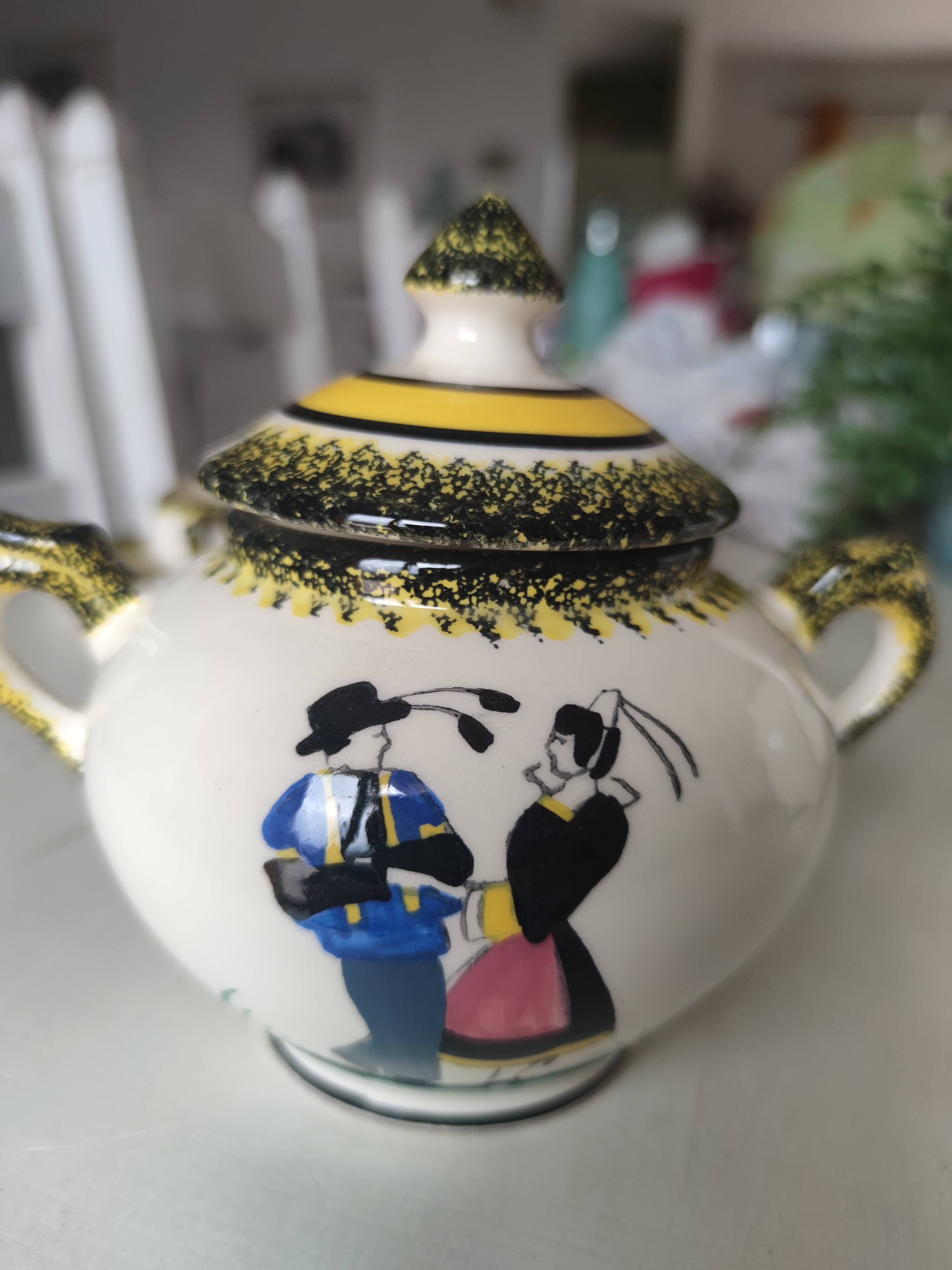 Henriot Quimper coffee service 8 cups/saucers, coffee pot, sugar bowl, jug.