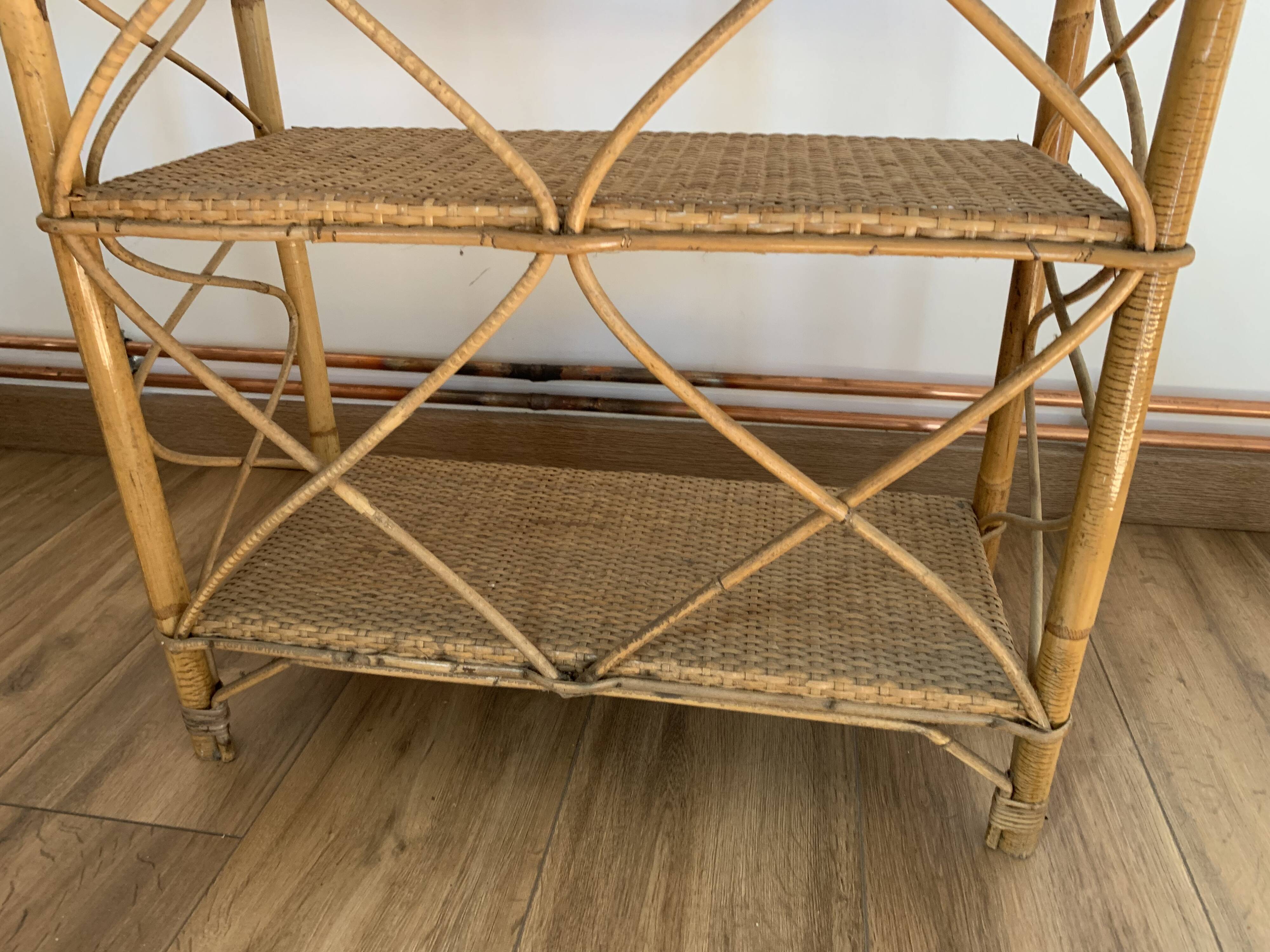 Etagère en rotin