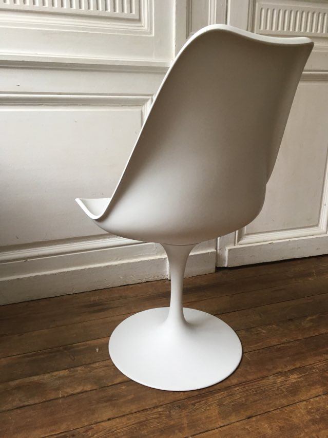 Tulip chair by Eero Saarinen for Knoll International