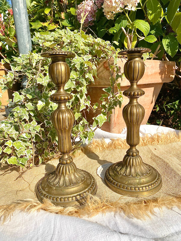 Paire de bougeoirs anciens en laiton style Louis XVI XIXeme