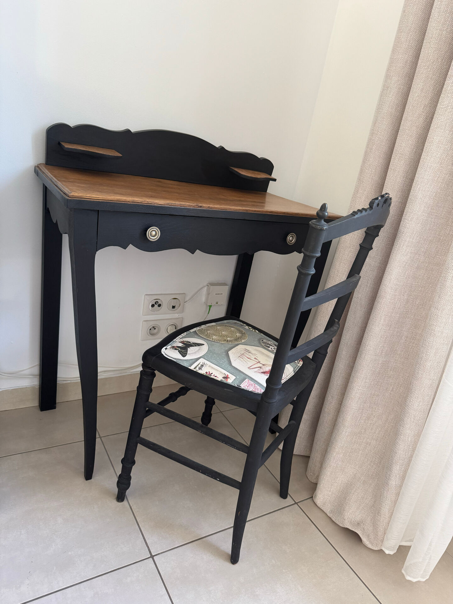 Dressing table