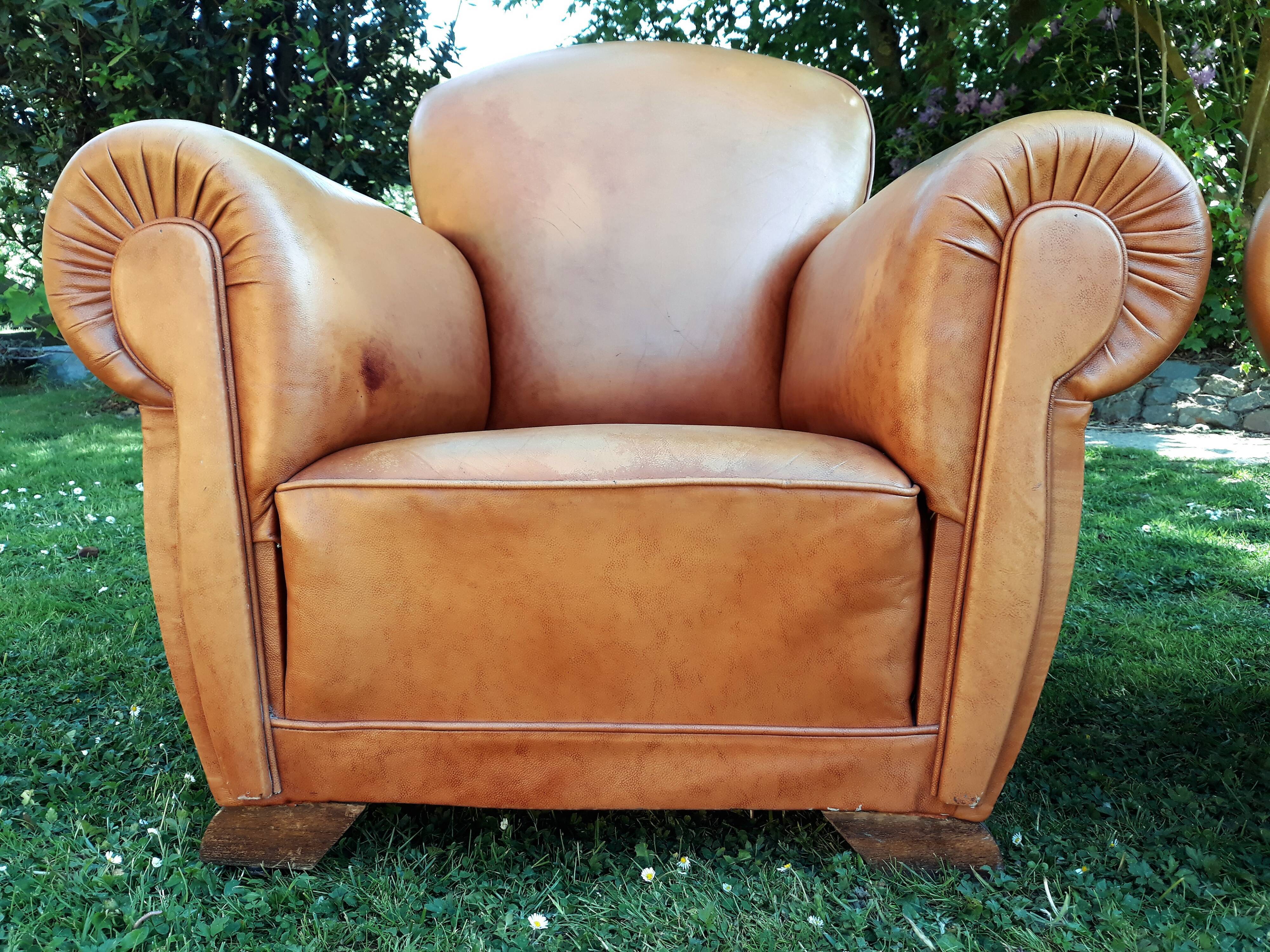 Paire de fauteuils club 1950