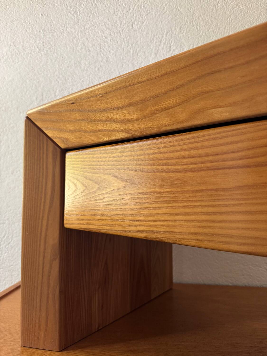 Elm bedside table Maison Regain 80s
