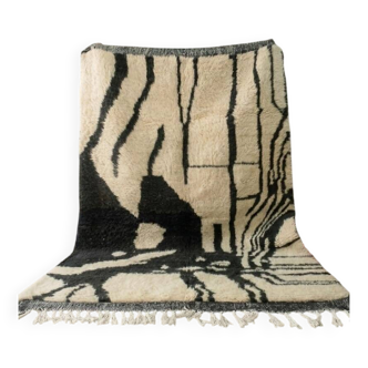 Handwoven natural wool rug, size 200x300 cm.