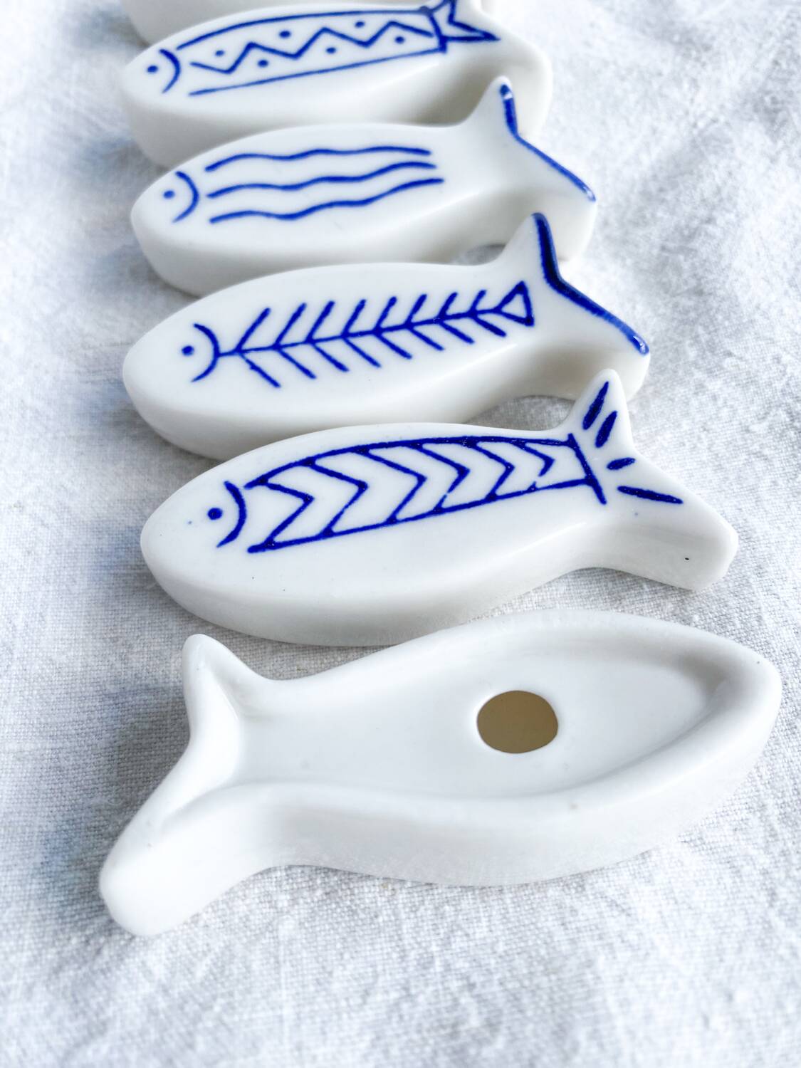 6 Portes couteaux en porcelaine