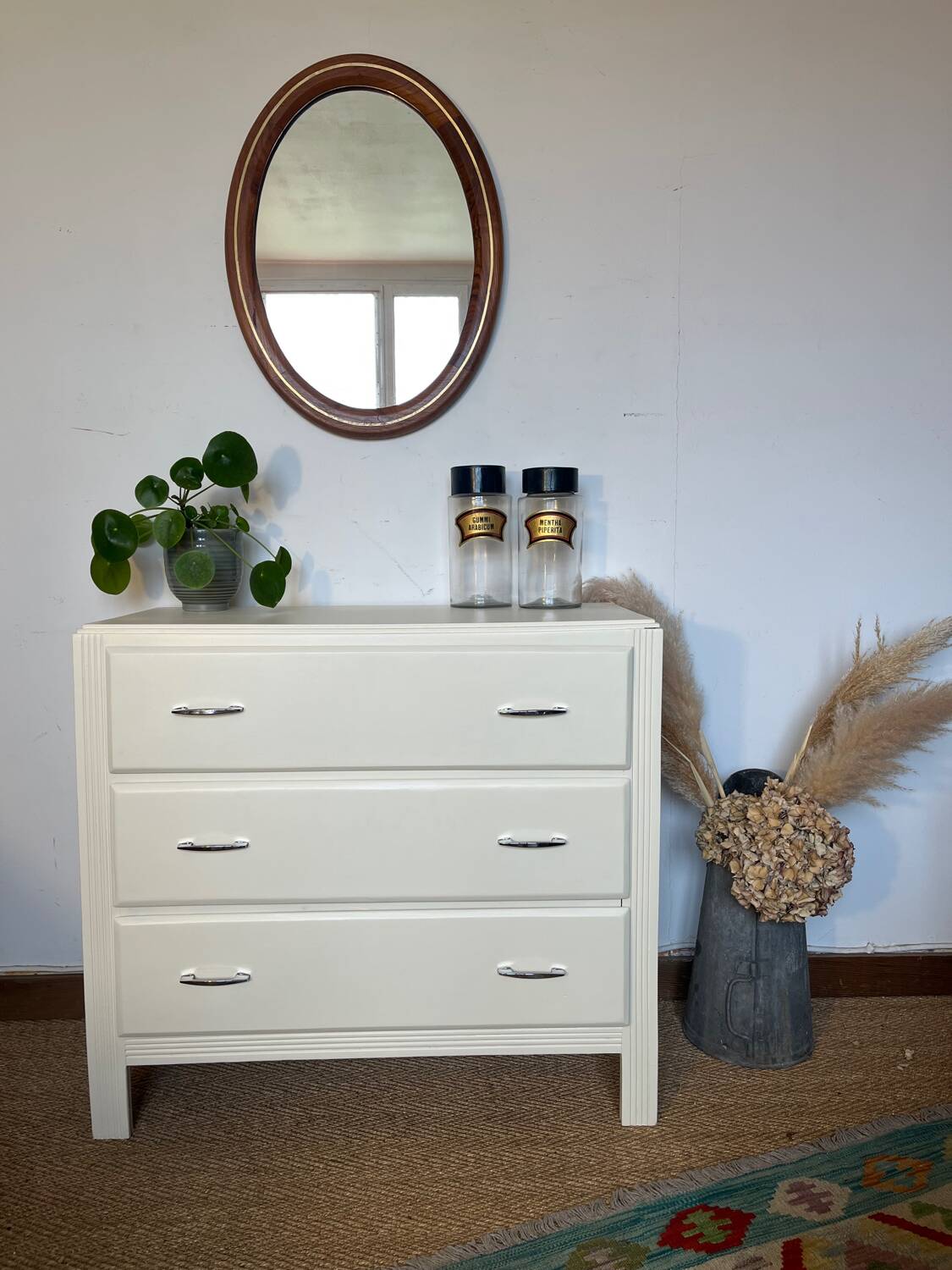 Vintage chest of drawers restored in white painted wood