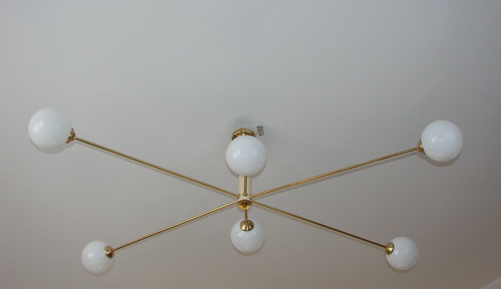 Italian style chandelier of recent manufacture