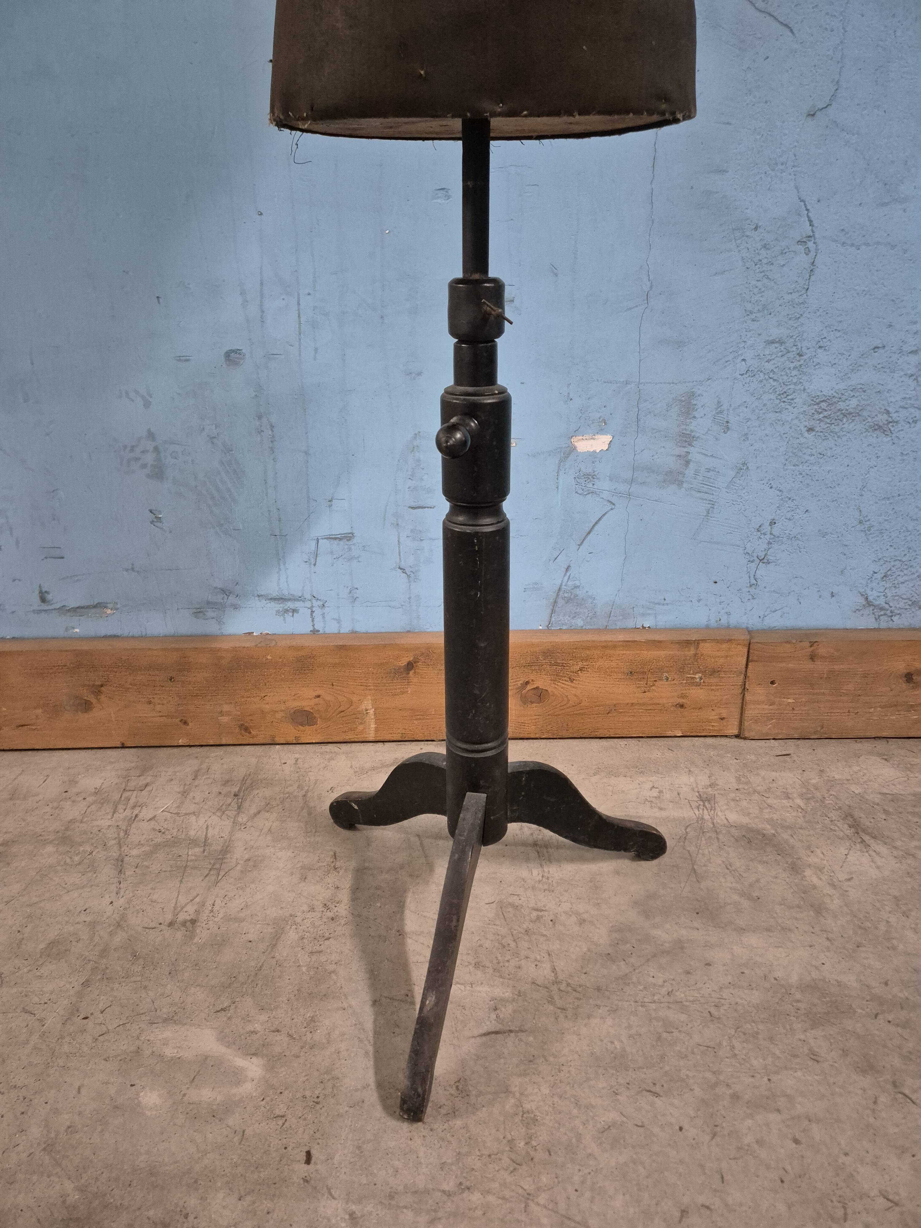 Dressmaker's mannequin